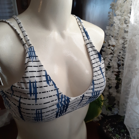 NWT {2 Bikini Tops} Shekini Large - Picture 6 of 16